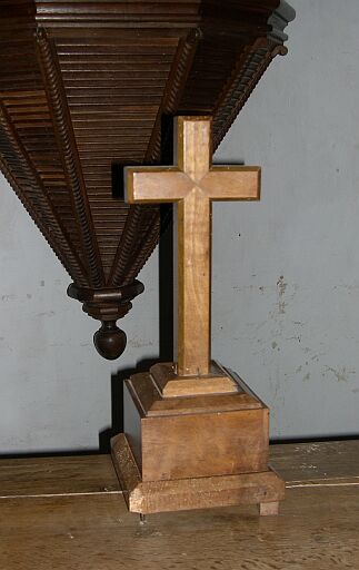 Détail de la croix d'autel.