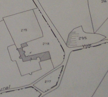 Extrait du plan cadastral de 1996. Château de Fayolle et étang.