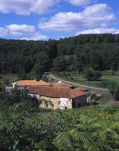 Paysage intégrant le moulin et les dépendances du Petit-Moulin. ; Ensemble du Petit-Moulin.