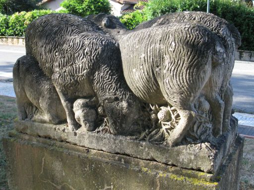 Vue de trois-quarts de la face postérieure : les moutons broutant.