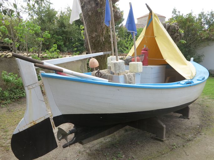 Le bateau vu depuis la poupe.