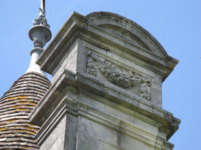 Détail de la souche de cheminée de la tour sud-est.