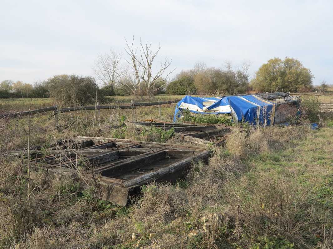 Le bac-râteau dans son lieu de dépôt.