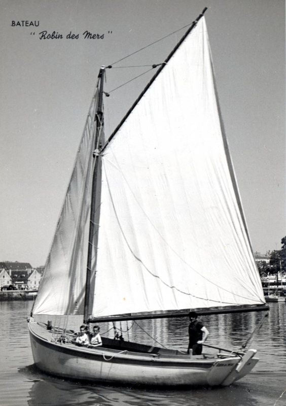 Robin-des-Mers le jour de son lancement en 1951, au vieux port de La Rochelle.
