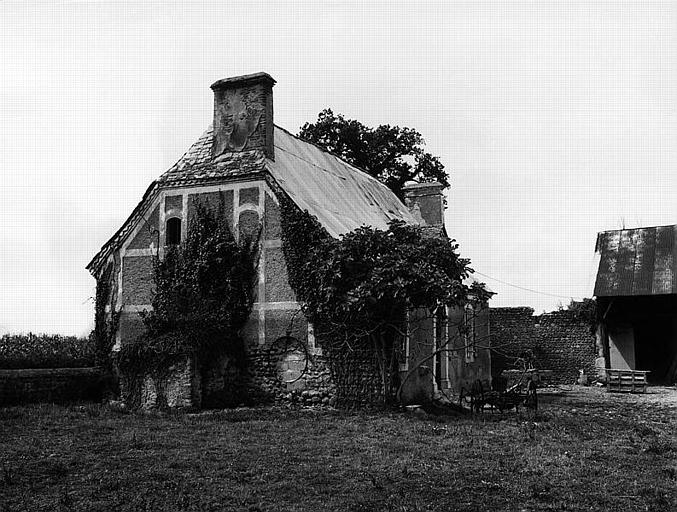 Logis depuis le sud-est.