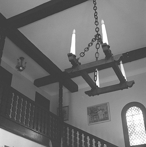 Séjour-salle à manger, lustre.