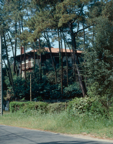 Ensemble depuis le carrefour de l'avenue du Tour-du-Lac et de l'avenue des Glaïeuls.