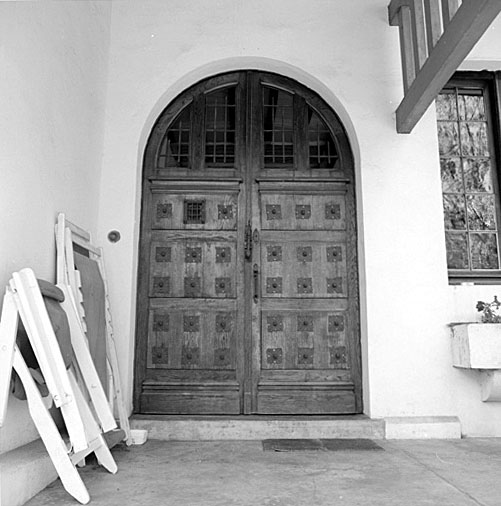 Elévation antérieure, porte d'entrée.
