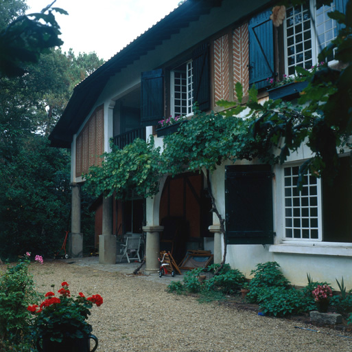 Elévation sud-ouest.
