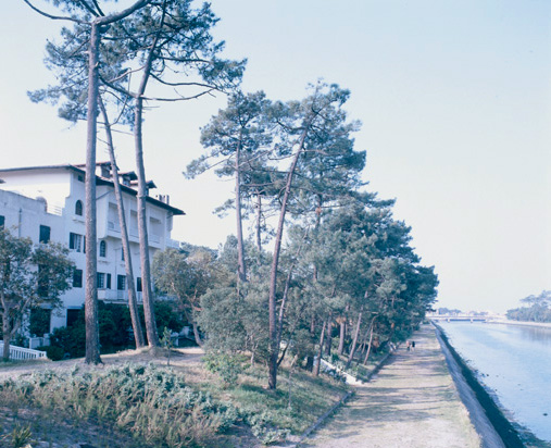 Elévation sur le canal.
