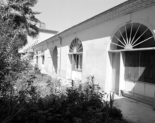 Aile est, élévation sur la cour.