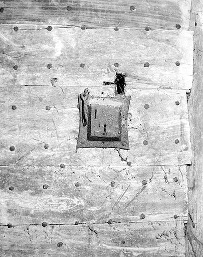 Porte dans le mur de refend, détail de l'entrée de serrure.