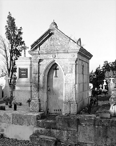 Tombeau (chapelle funéraire de la famille Dubourdieu)