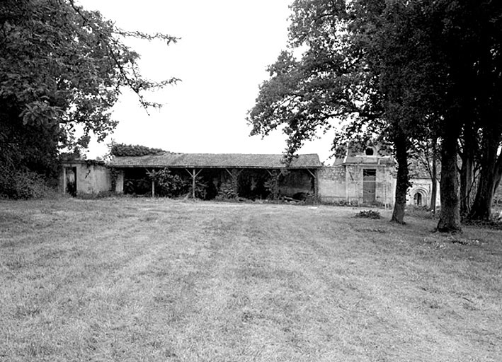 Bâtiments nord, élévation sud sur la terrasse.