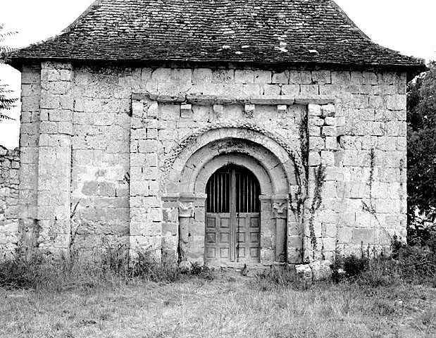 Chapelle, élévation sud, portail : vue d'ensemble.