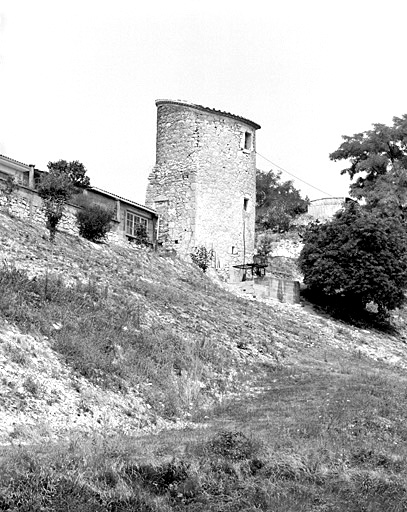 Tour, vue prise du sud.