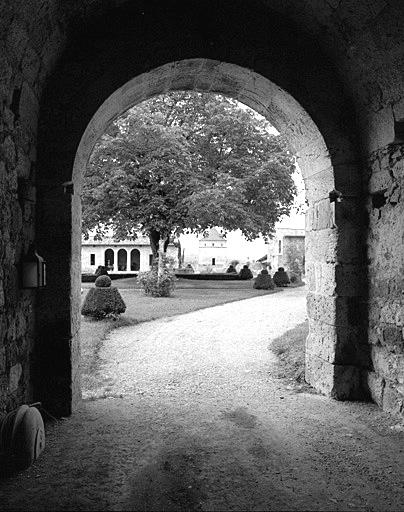 Vue d'ensemble des bâtiments depuis le pavillon d'entrée, vue prise du sud est.