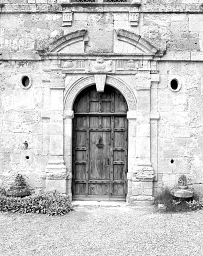 Pavillon d'escalier, élévation sud : détail de la porte.