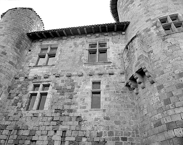 Logis, élévation nord, détail du rez de chaussée et de l'étage carré.