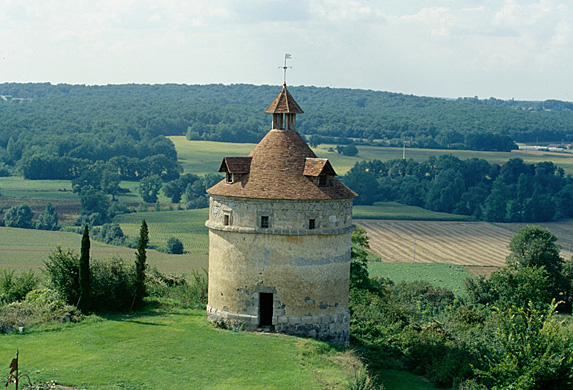 Colombier, vue prise du château.