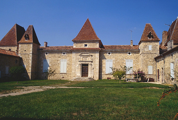 Aile nord, élévation sud sur cour.