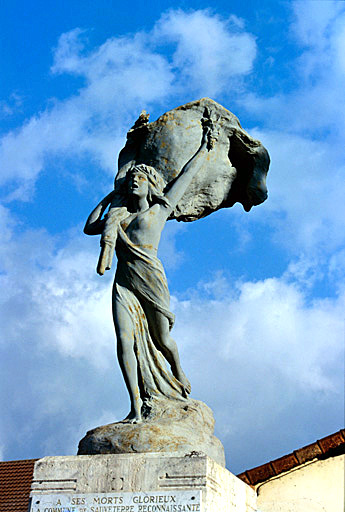 Détail de la sculpture vue de face.
