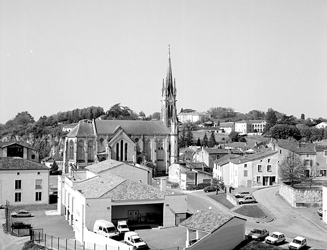 Vue d'ensemble depuis les terrasses du château vers l'ouest.