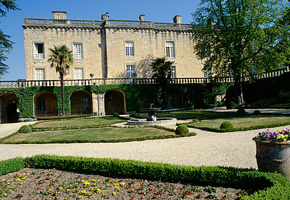 Elévation sud vue depuis le jardin.