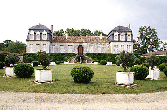 Logis, élévation nord sur la cour.