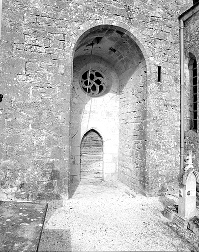 Chapelle nord, élévation ouest : détail de l'entrée.