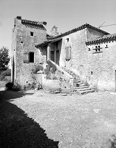 Logis vu du sud-ouest.