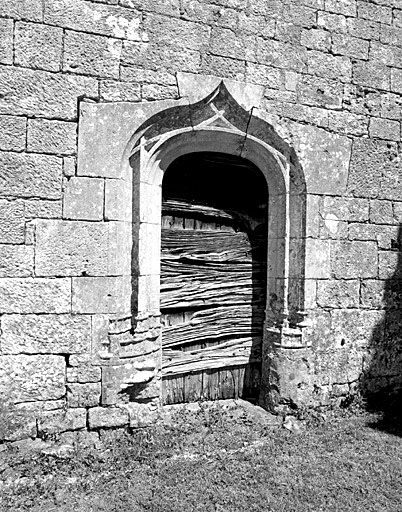 Chapelle nord, élévation ouest : porte d'entrée.