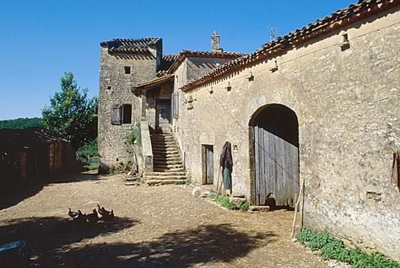 Logis et grange-étable vus du sud-ouest.