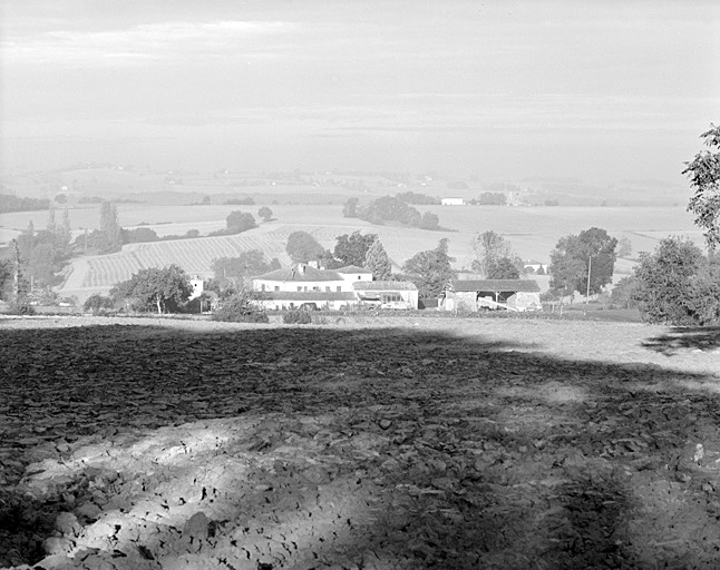 Vue d'ensemble depuis le sud-est.