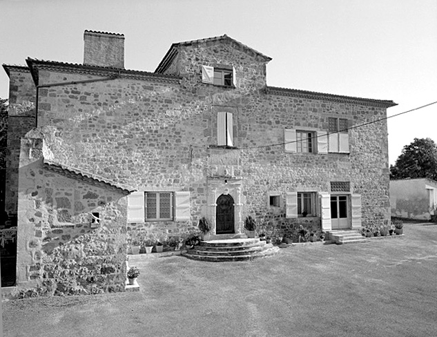 Logis, élévation ouest sur cour.
