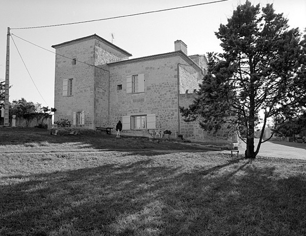Vue prise du nord-ouest : tour d'angle nord-ouest.