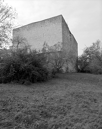 Maison-forte, élévations est et nord.