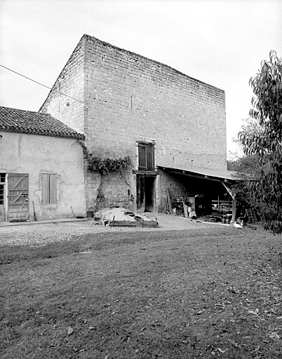 Maison-forte, élévation est.