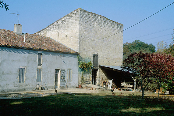 Vue des bâtiments depuis le sud-est.