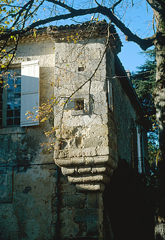 Logis, détail de la tourelle sur l'angle nord.