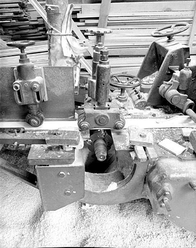 Parqueterie : machine Quatre-faces. 6e outil : fraise à mouchette.