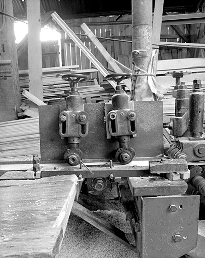 Parqueterie : machine Quatre-faces. 7e outil : ponceuse.