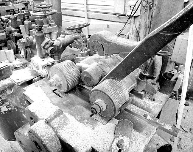 Parqueterie : machine Quatre-faces. 1er outil : rabot horizontal.