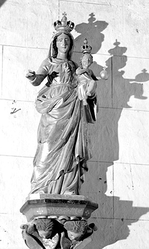 Statue (petite nature) : Vierge à l'Enfant.