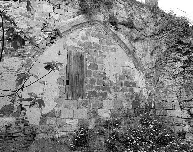 Vestiges de l'église : bas-côté nord vu depuis l'est, détail.