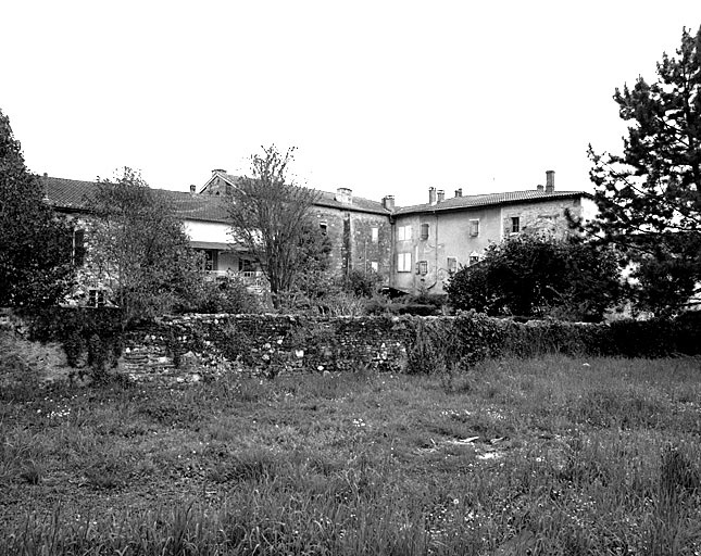 Vestige des bâtiments conventuels : vue d'ensemble depuis le nord-ouest.