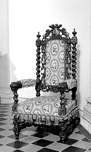 Fauteuil, fauteuil de célébrant.