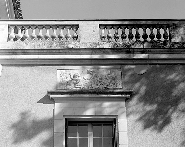 Elévation sud, détail du relief de droite.