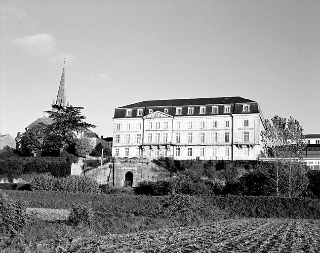 Vue d'ensemble depuis la plaine dite des Carterées à l'ouest.