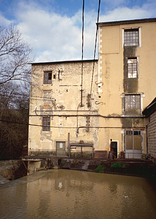 Anciens moulin à blé et minoterie.